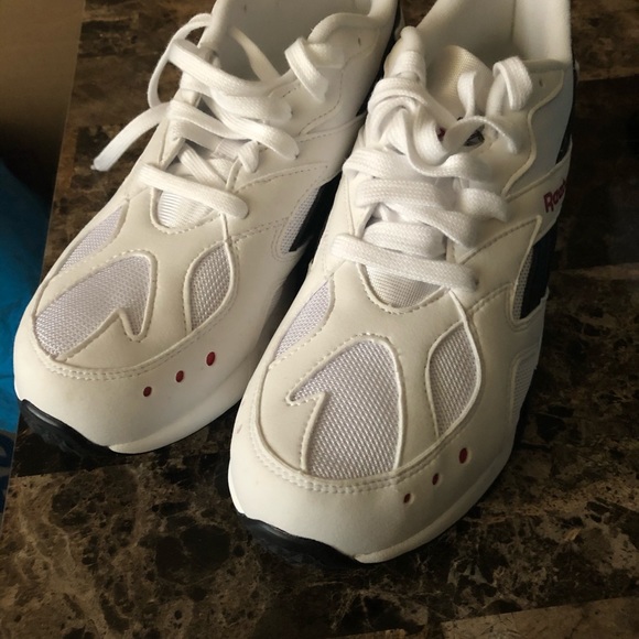 Reebok practically new - Picture 4 of 4